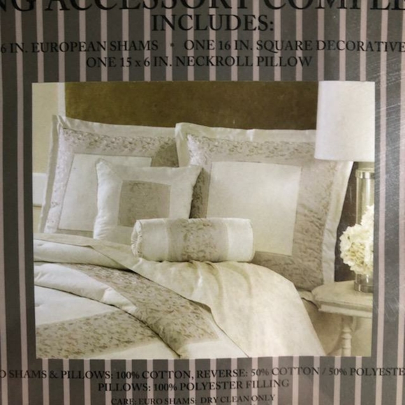 Kohl’s 4 Piece Bedding Accessory Completer Set nwt - Picture 3 of 11
